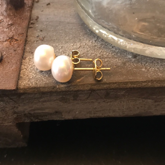 14 k gold real pearl studs new - Picture 3 of 6